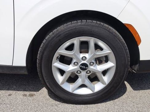 Used 2023 Kia Soul S FWD image 16