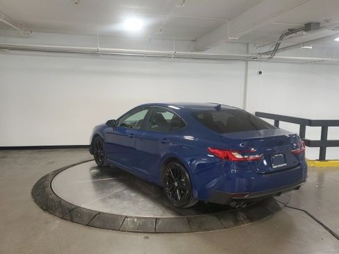 Used 2025 Toyota Camry SE image 6