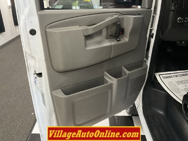 Used 2017 Chevrolet Express 2500 RWD image 11