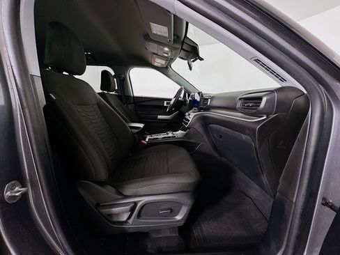 Used 2021 Ford Explorer XLT image 32