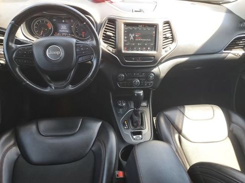 Used 2019 Jeep Cherokee Trailhawk w/ Comfort & Convenience Group AWD/4WD image 10