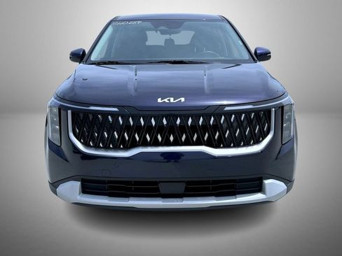 Used 2025 Kia Carnival FWD image 2