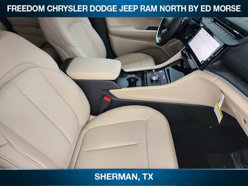 New 2026 Jeep Grand Cherokee Limited AWD/4WD image 9