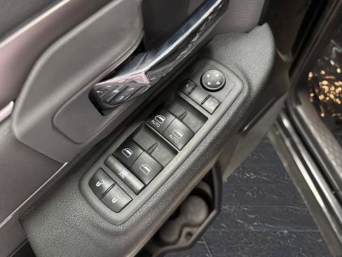 Used 2022 RAM 1500 Classic SLT image 25