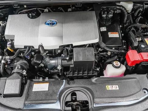 Certified 2020 Toyota Prius LE image 27