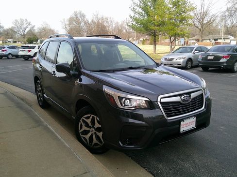 Used 2019 Subaru Forester Premium w/ All-Weather Package image 4