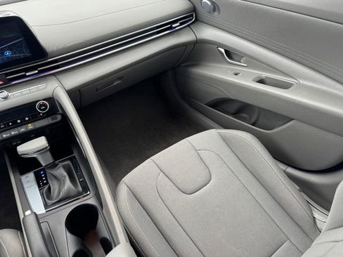 Used 2024 Hyundai Elantra SEL image 17