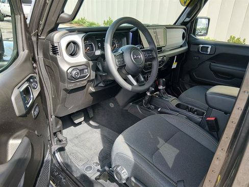 Certified 2025 Jeep Gladiator Sport AWD/4WD image 9