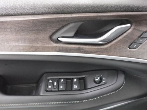 New 2026 Jeep Grand Cherokee Limited image 9