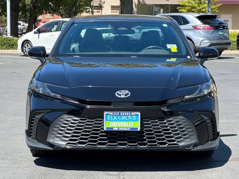 Used 2025 Toyota Camry SE FWD image 8
