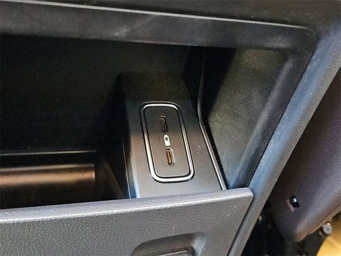 Used 2020 Mercedes-Benz GLE 450 4MATIC w/ Premium Package image 24