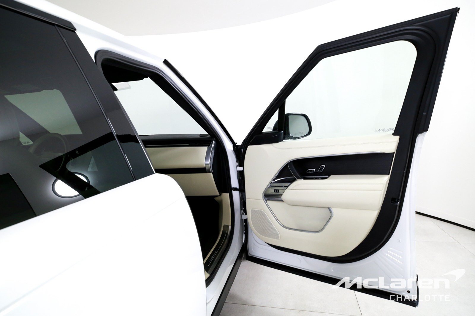 Used 2023 Land Rover Range Rover SE AWD/4WD image 28