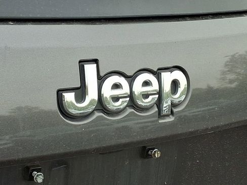 Used 2020 Jeep Grand Cherokee Overland AWD/4WD image 10