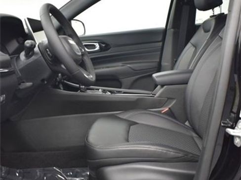 New 2026 Jeep Compass Latitude image 9