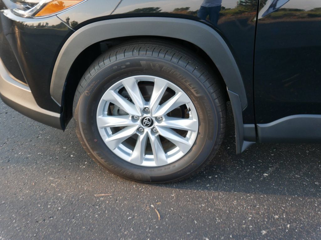 Certified 2024 Toyota Corolla Cross LE AWD/4WD image 8