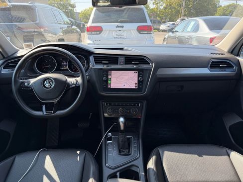 Used 2020 Volkswagen Tiguan SE w/ Panoramic Sunroof Package image 3