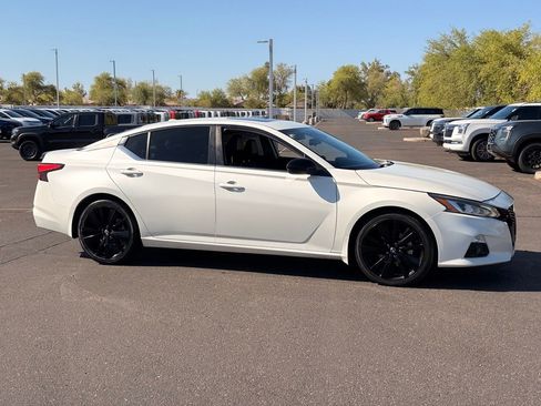 Used 2022 Nissan Altima 2.5 SR w/ Midnight Edition Package FWD image 6
