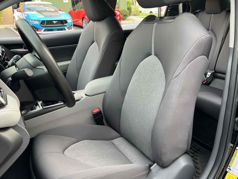 Used 2021 Toyota Camry LE image 40