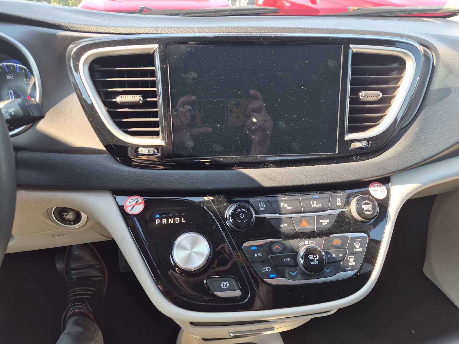 Used 2024 Chrysler Pacifica Touring-L FWD image 8