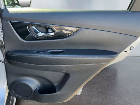 Used 2019 Nissan Rogue SL FWD image 19