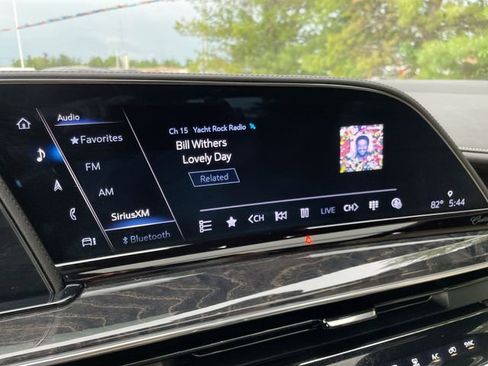 Used 2022 Cadillac Escalade Premium Luxury image 20