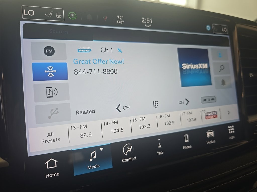 Used 2024 Chrysler Pacifica Limited FWD image 22