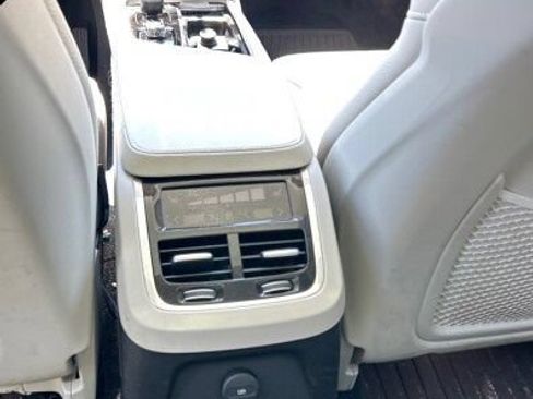 Used 2025 Volvo XC90 T8 Plus w/ Protection Package Premier AWD/4WD image 11