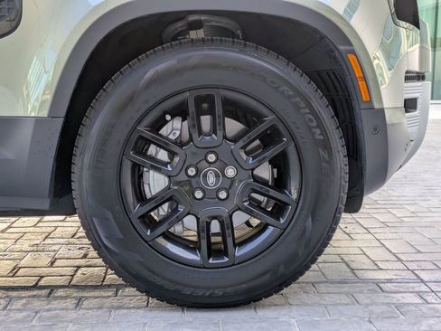 Used 2025 Land Rover Defender 110 S image 12