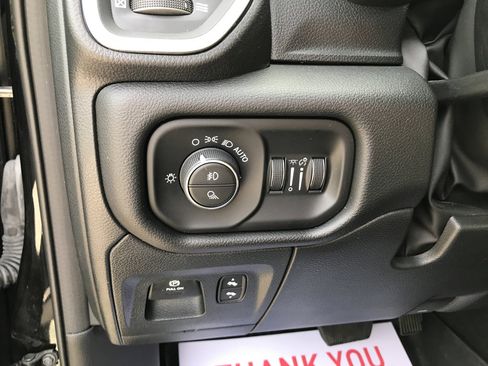 Used 2023 RAM 1500 Laramie AWD/4WD image 16