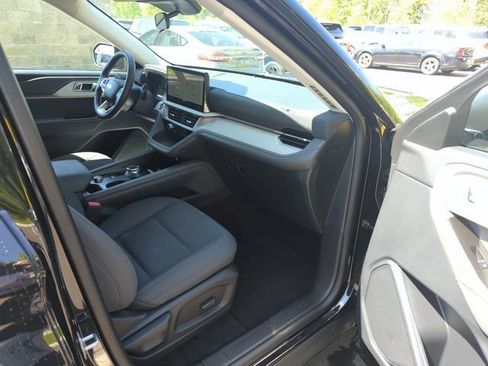 Used 2025 Ford Explorer Active AWD/4WD image 9
