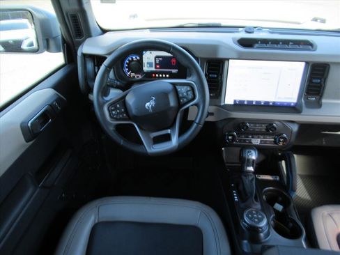 Used 2024 Ford Bronco Wildtrak image 13