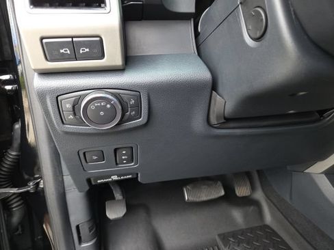 Used 2022 Ford F350 Lariat w/ Tremor Off-Road Package AWD/4WD image 27