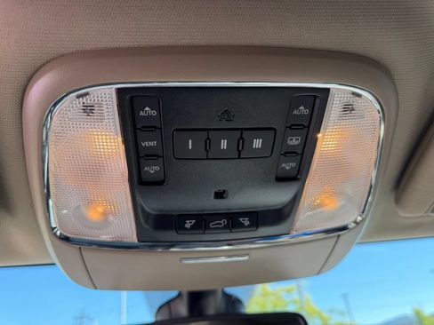Used 2018 Jeep Grand Cherokee Overland AWD/4WD image 21