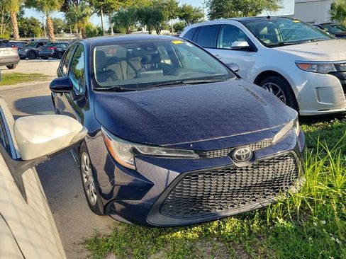 Used 2021 Toyota Corolla LE FWD image 2