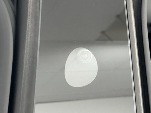 Used 2024 Tesla Model Y Performance image 5