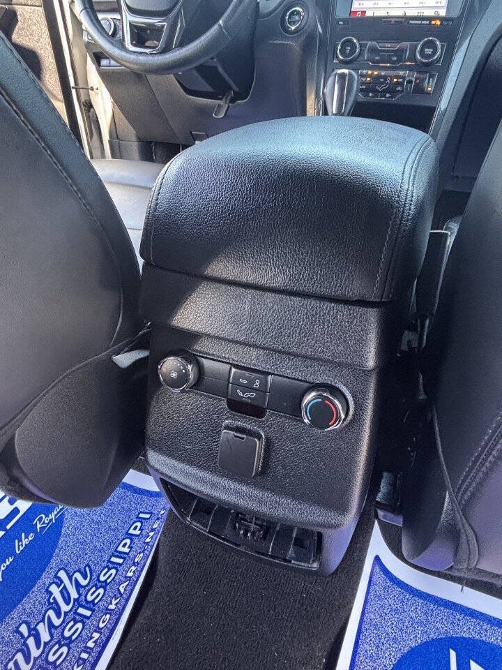 Used 2019 Ford Explorer XLT w/ Equipment Group 202A FWD image 21