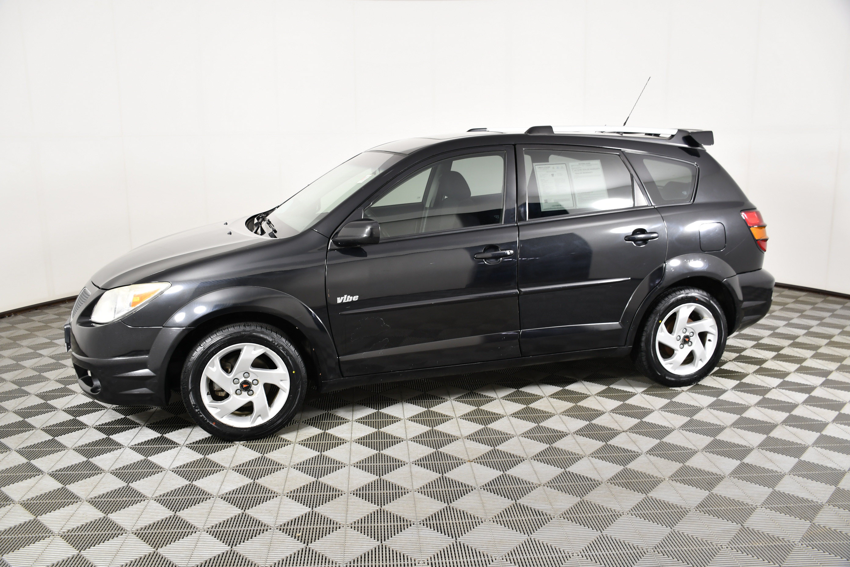 Used 2005 Pontiac Vibe w/ Power Group Value Package FWD image 9