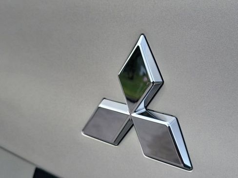 New 2026 Mitsubishi Outlander SE image 8