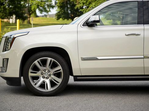 Used 2015 Cadillac Escalade Premium AWD/4WD image 17