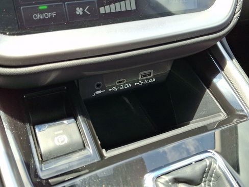 Used 2025 Subaru Outback Premium w/ Popular Package #1A AWD/4WD image 25