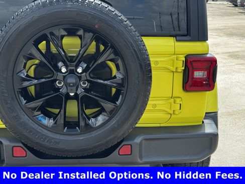 Used 2023 Jeep Wrangler Unlimited Sahara AWD/4WD image 10
