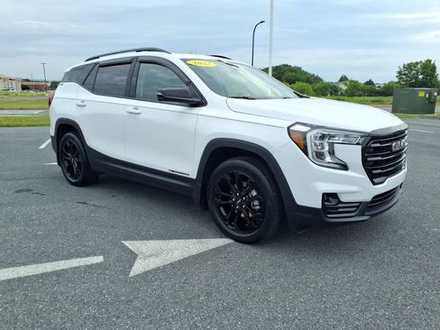 Certified 2022 GMC Terrain SLT w/ Elevation Edition AWD/4WD image 3
