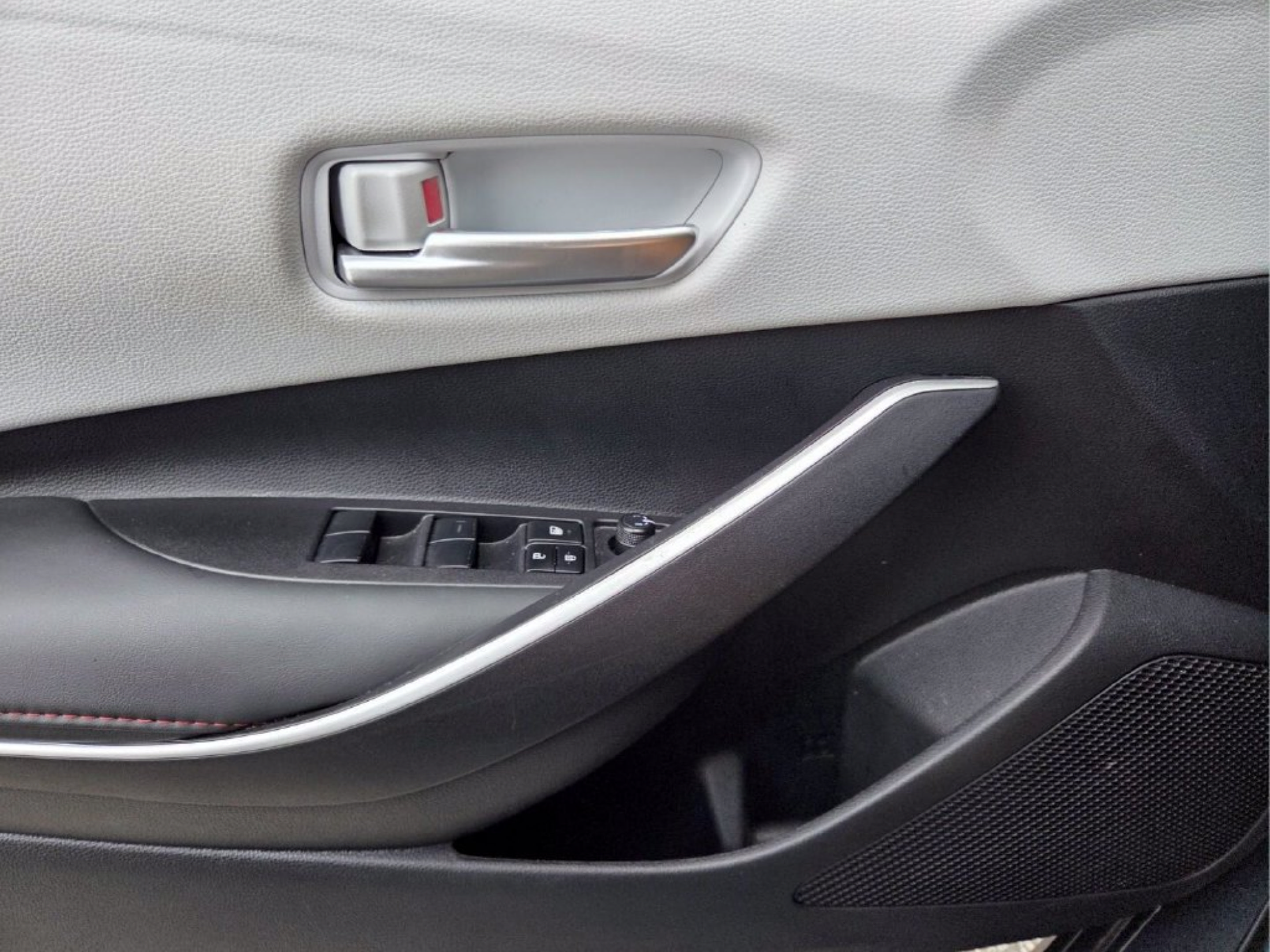 Used 2025 Toyota Corolla SE FWD image 18