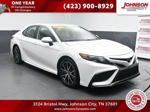 Used 2023 Toyota Camry SE FWD image 1