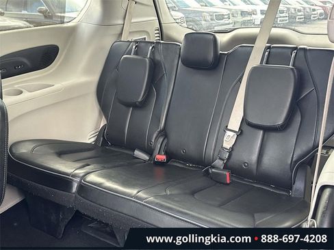 Used 2019 Chrysler Pacifica Limited image 11