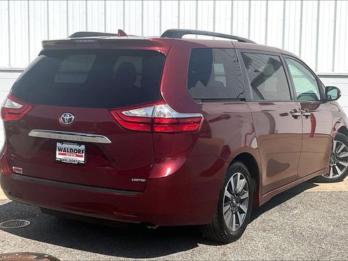 Used 2019 Toyota Sienna Limited Premium FWD image 17