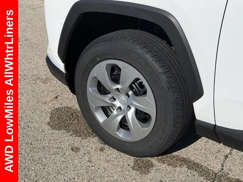 Used 2022 Toyota RAV4 LE AWD/4WD image 10