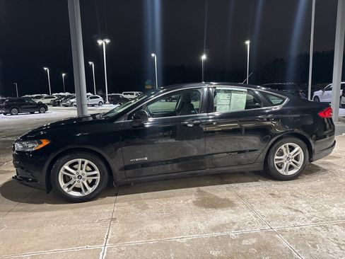 Certified 2018 Ford Fusion SE image 4