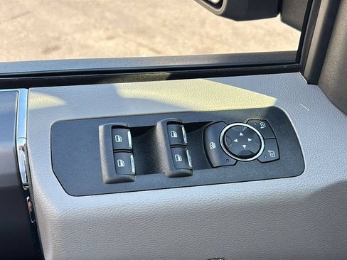 Used 2019 Ford F150 XLT w/ Equipment Group 302A Luxury AWD/4WD image 12
