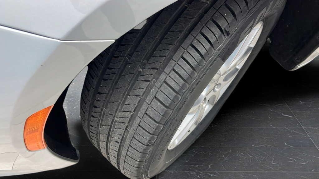 Used 2024 Chrysler Pacifica Touring-L FWD image 36